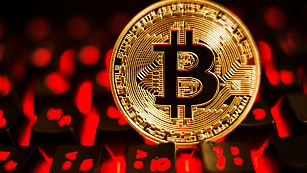 Стоимость биткойна превысила 14000 долларов впервые с января 2018 года