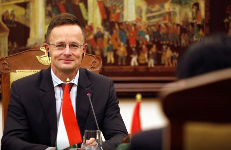 Hungarian minister called the ban on entry to Ukraine "pathetic and senseless "