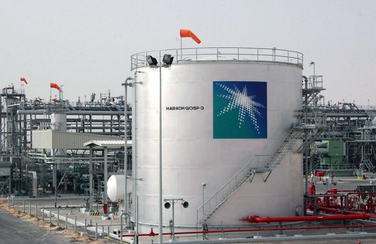 Крупнейшая в мире нефтяная компания Saudi Aramco вынуждена занимать деньги для выплаты дивидендов