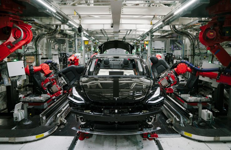 Власти Калифорнии побоялись ссорится с Илоном Маском и разрешили Tesla работать в карантин