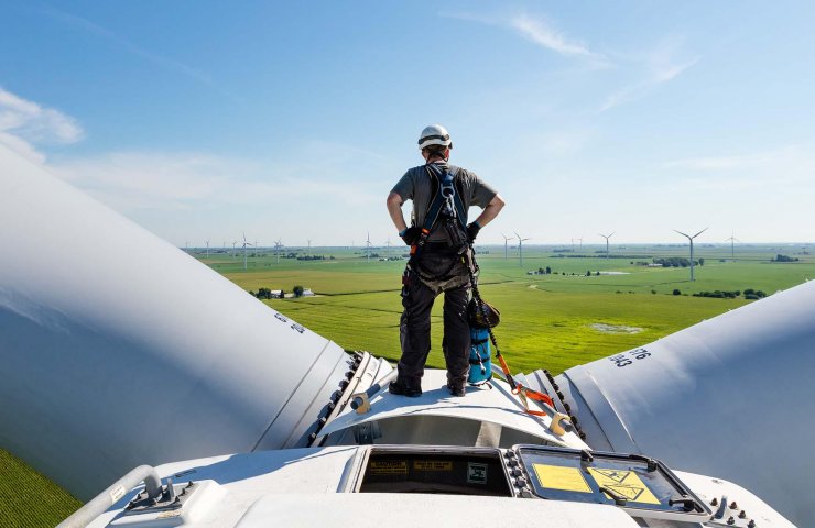 Canadian retirees will invest in the development of solar and wind energy