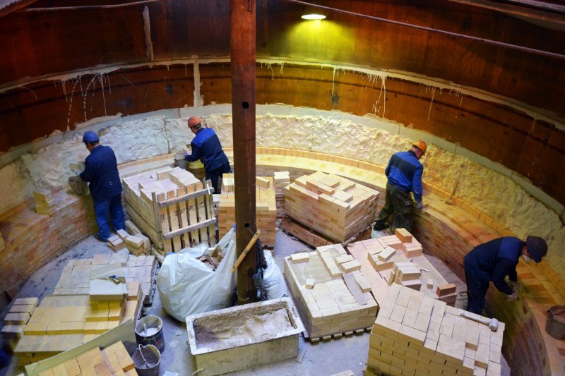 У випалювальному цеху Челябінського цинкового заводу завершено ремонт печі киплячого шару