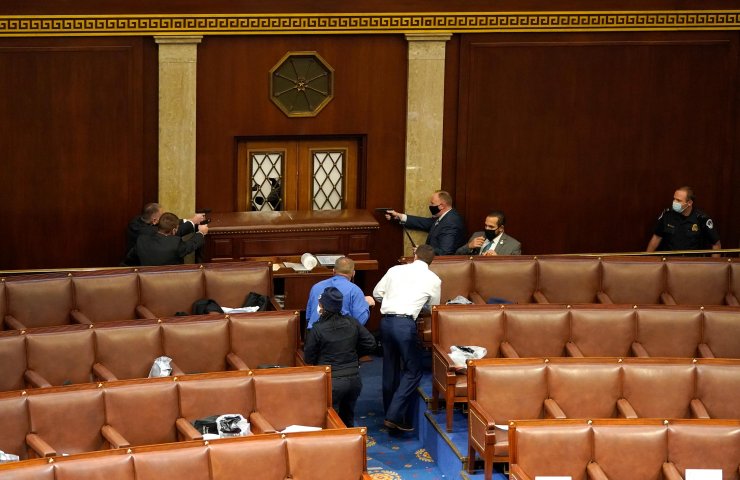 Washington imposed curfew after Trump supporters seized US Congress building