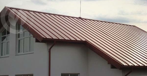 Longitudinal-transverse cutting of rolled metal used in the production of seam roofing
