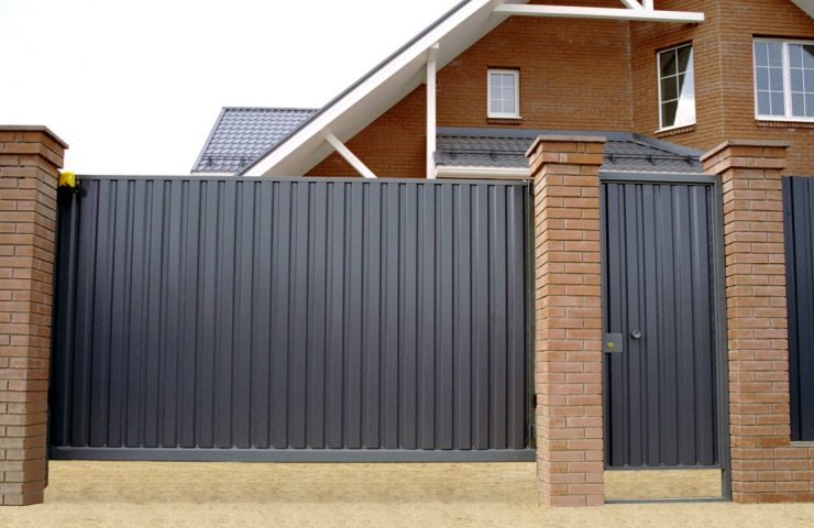 What kind of corrugated board is suitable for a fence?