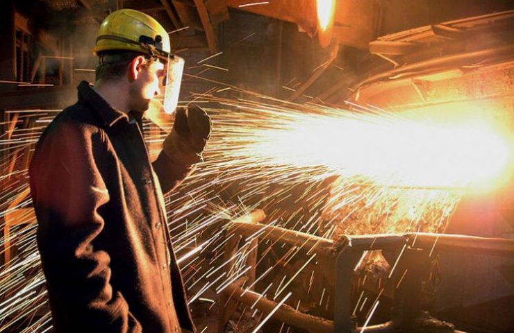 Днепровский металлургический комбинат перевыполнил план по производству стали в январе