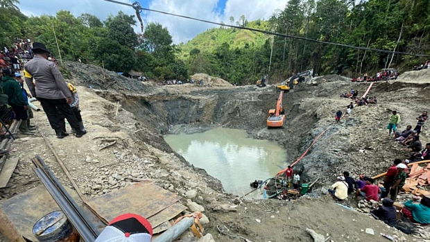 Indonesian gold mine collapse kills 3 people, 5 missing
