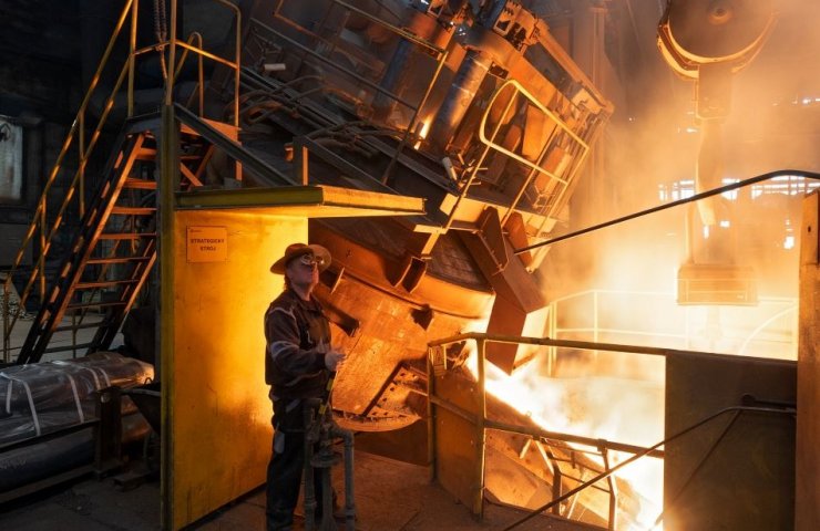 World stainless steel production fell for the first time in 5 years