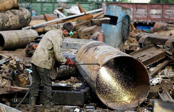 Experts insist on the premature trading of scrap metal by Ukrzaliznytsia