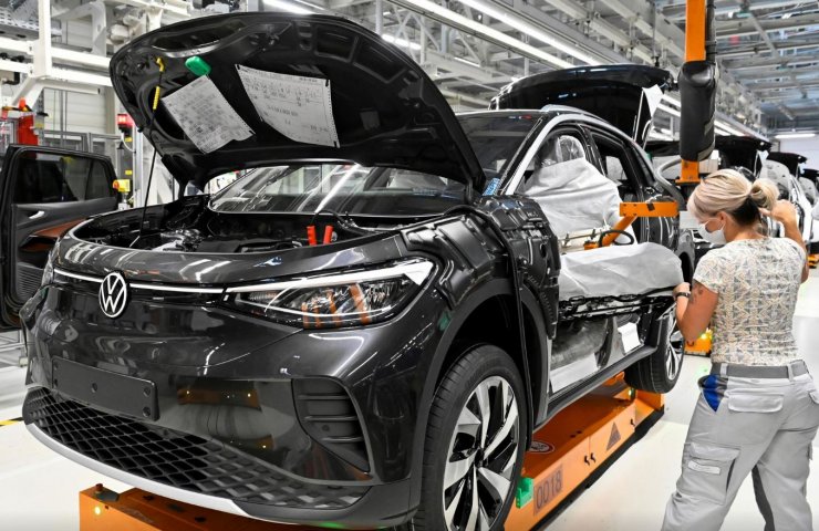 Дефицит микросхем сократил производство автомобилей в Volkswagen на 100 000 штук