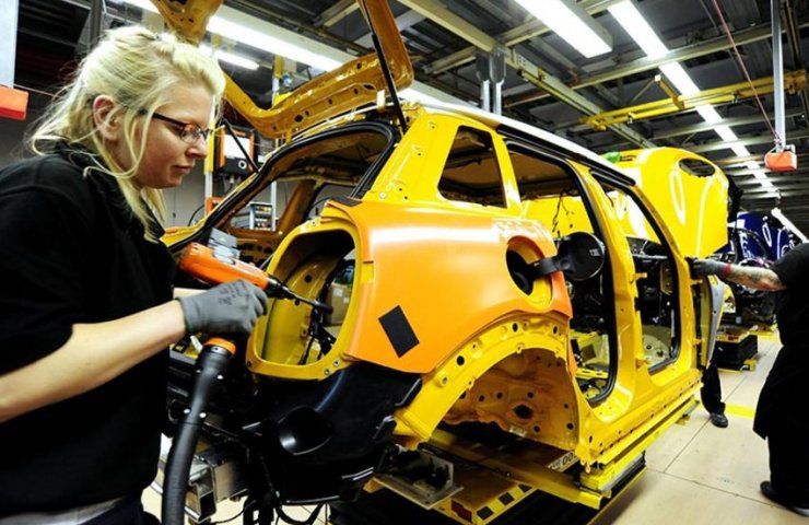 Британское производство автомобилей в феврале обвалилось до десятилетнего минимума