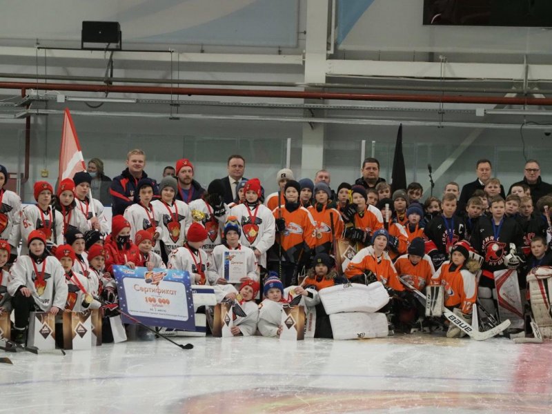 Юные спортсмены сразились за призы детского хоккейного турнира, посвященного памяти Александра Козицына