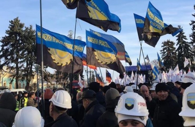 Miners of Lviv region go to Kiev to "beat out debts" on wages