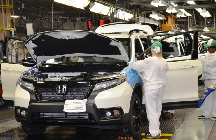 Honda suspends car production at all factories in the US and Canada