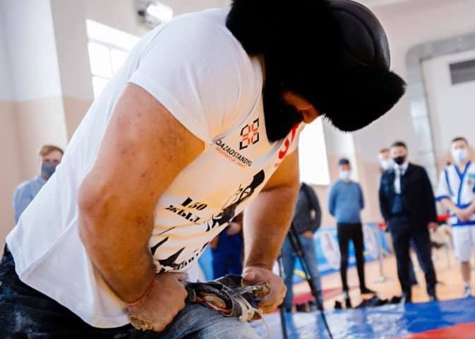 A new world record for unbending horseshoes has been set in Kazakhstan