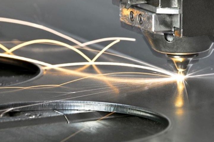 Laser cutting of thin metal