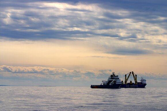 Началась укладка труб газопровода "Северного потока - 2" в водах Дании