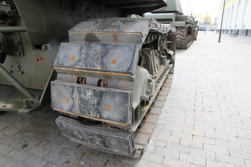 Rare tanks and self-propelled guns got shoes before entering the city