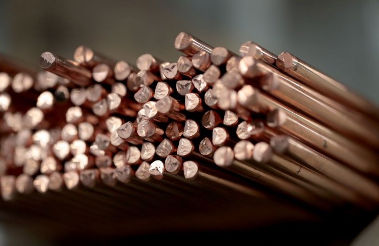 Copper price rises to a record high
