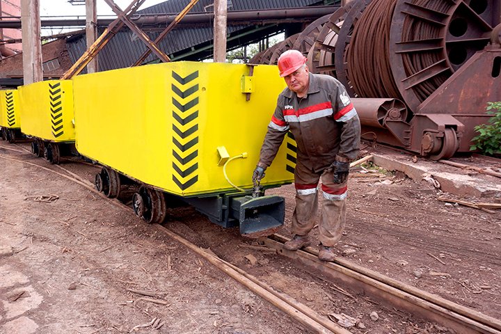 Specialists of the Krivoy Rog iron ore plant began to produce mine cars