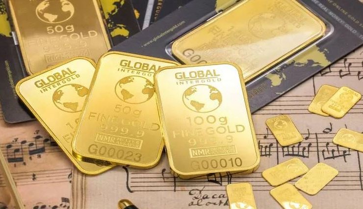 Биржевые цены на золото готовятся преодолеть отметку в 1900 долларов за унцию