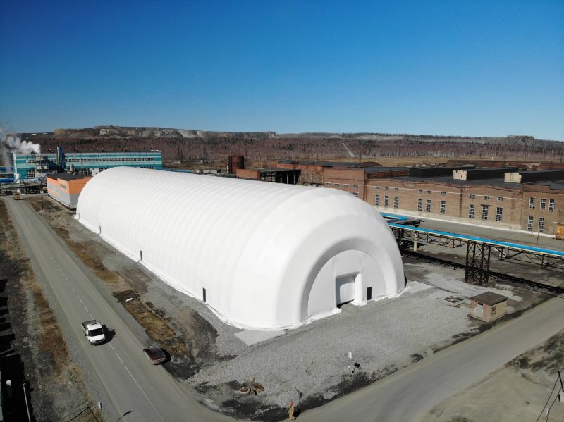 An inflatable hangar for storing copper concentrate was installed at SUMZ