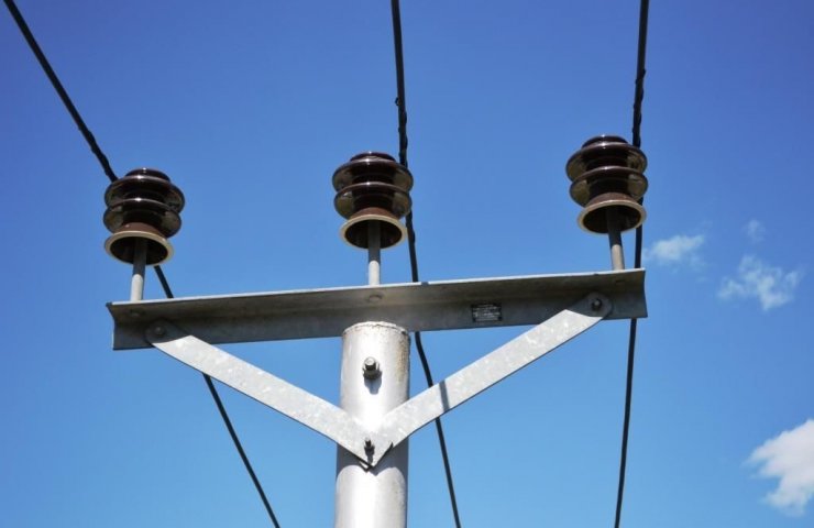 Metal structures of power lines