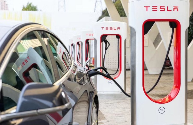 Tesla установила зарядные станции Supercharger вдоль Великого шелкового пути в Китае