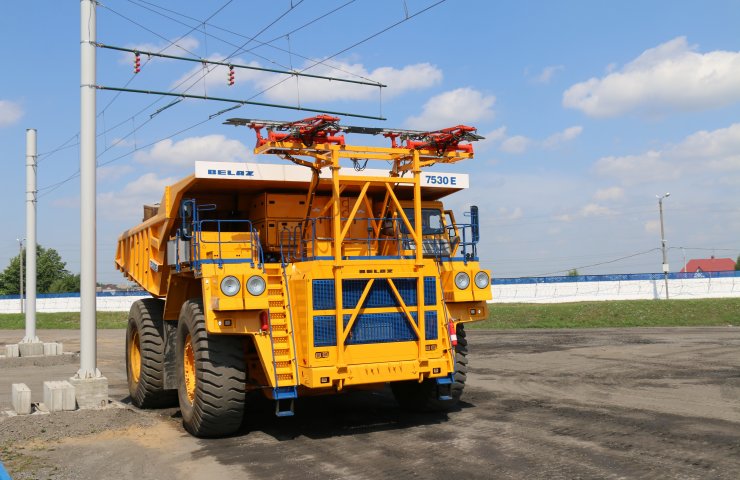 BELAZ Demonstrated Operation of the First Diesel Trolley Dump Truck