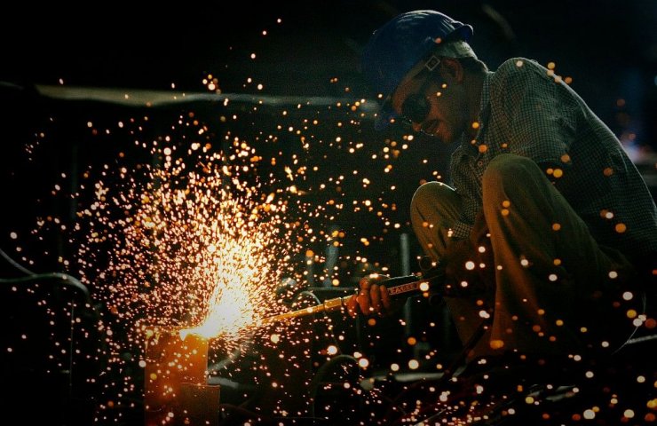 Росія може змінити податкове законодавство для вилучення надприбутки у металургів