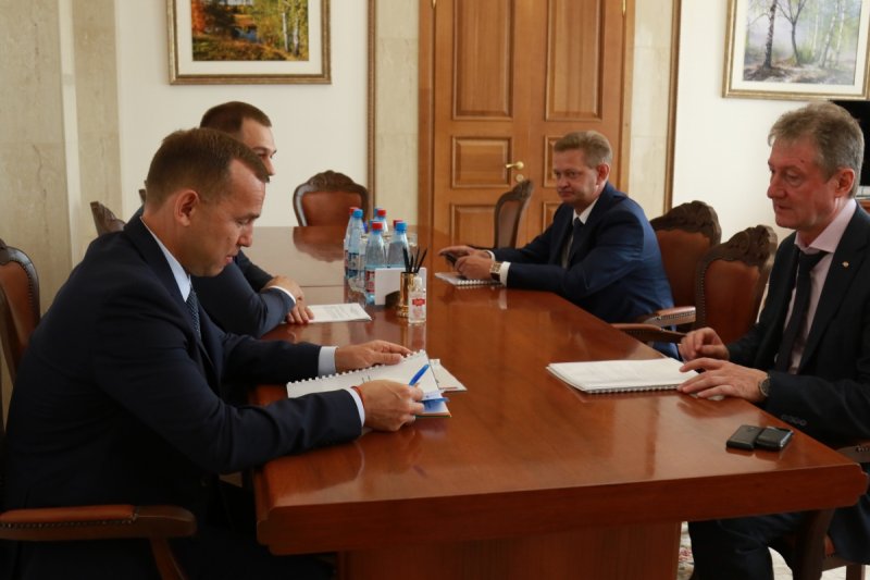 Governor Vadim Shumkov and General Director of JSC "UMMC" Andrey Kozitsyn discussed the construction of an industrial park in Shadrinsk