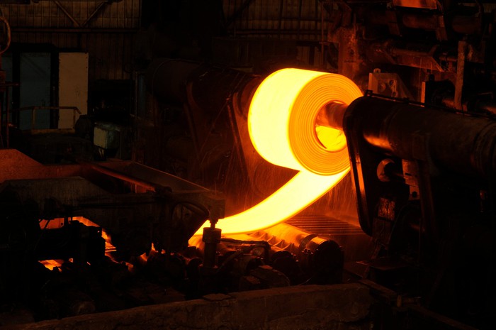 Цены в США на горячекатаную сталь превысили 1800 долларов за тонну