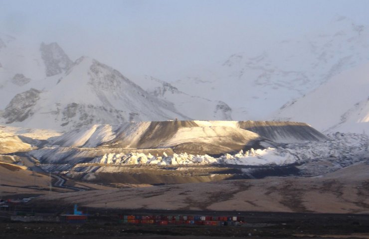 Канадская золотодобывающая компания обвинила Киргизию в рейдерском захвате рудника