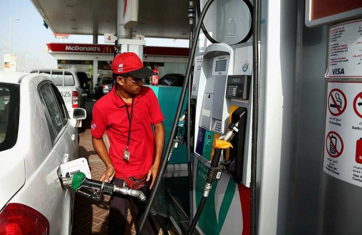 King of Saudi Arabia by his decree lowered domestic gasoline prices to $ 0.60 per liter
