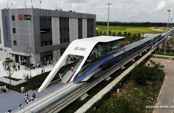 У Китаї зійшов з конвеєра перший в світі поїзд на магнітній подушці зі швидкістю руху 600 км /год