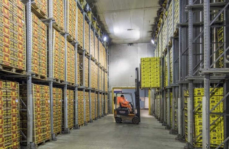 Equipment for servicing warehouses and logistics terminals