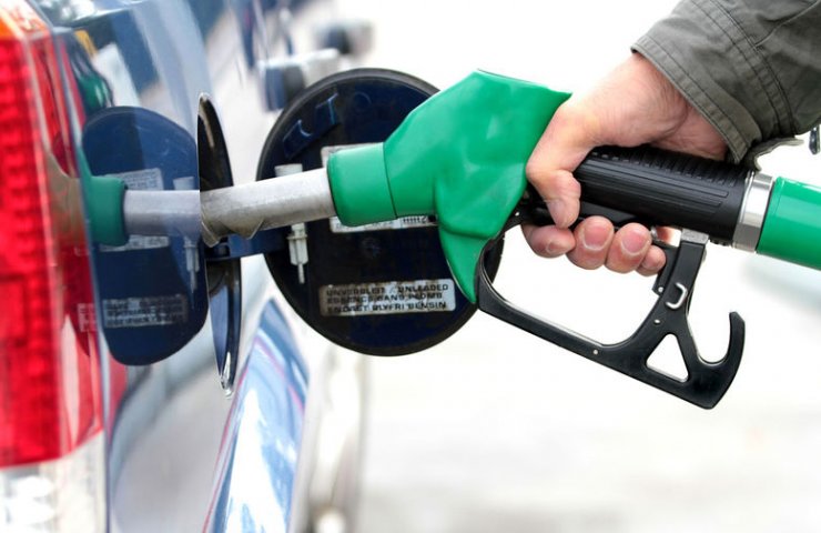 Россия планирует с понедельника ввести запрет на экспорт бензина из-за рекордных внутренних цен
