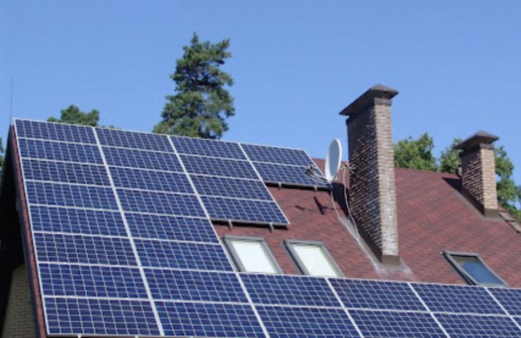Мощность частных солнечных электростанций в Украине приблизилась в 1 гигаватту
