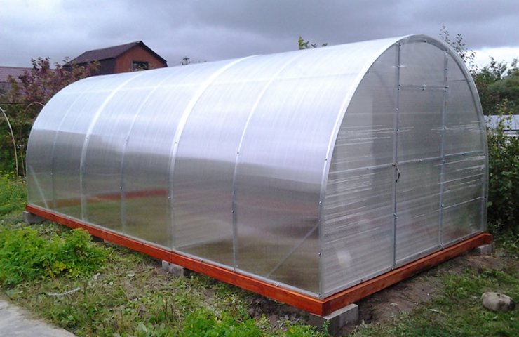 Installation of polycarbonate greenhouses