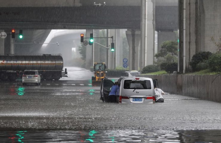 Record floods hit China's largest steel producing region