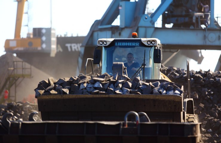 Port "Yuzhny" has set a record for the speed of loading pig iron on a ship