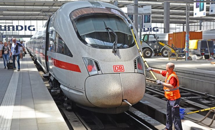 Работники Deutsche Bahn объявили забастовку требуя выплатить обещанные бонусы