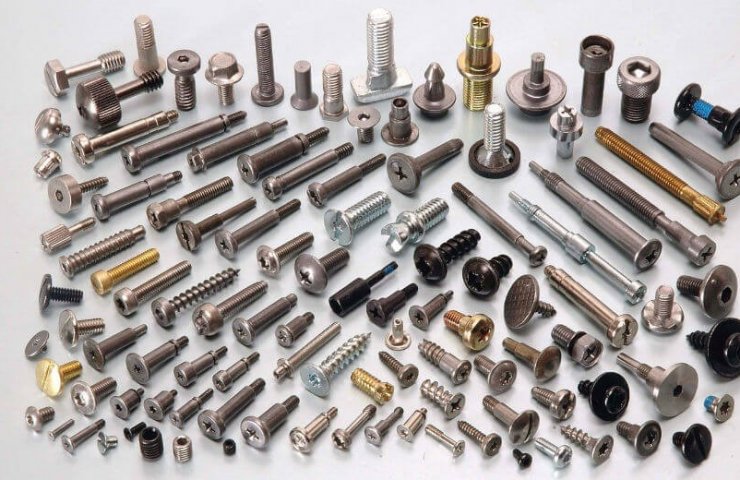 Wide range of threaded fasteners in various standards