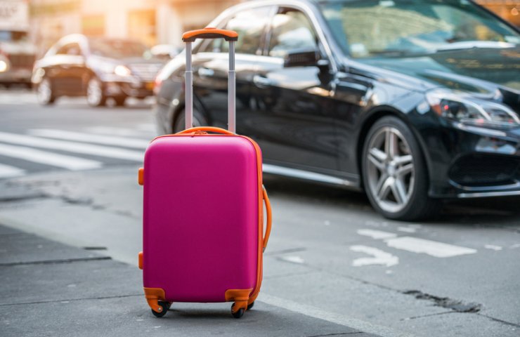 Plastic suitcases: features and benefits