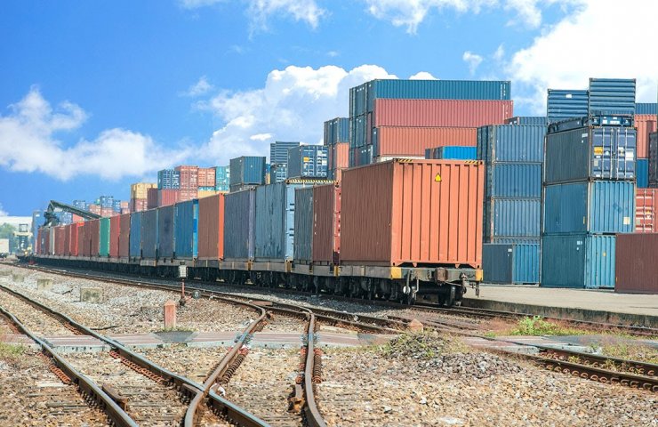 Types and features of railway containers