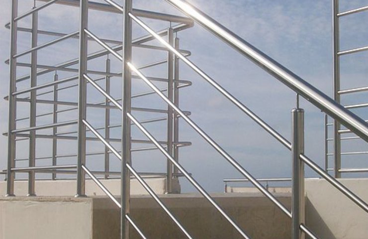 Railings, handrails and railings made of stainless steel