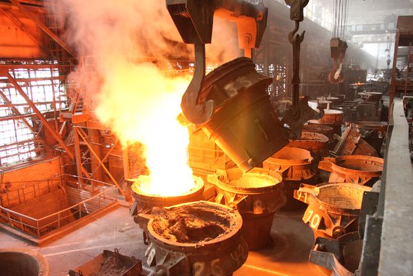 На Никопольском заводе ферросплавов отключили пять плавильных печей