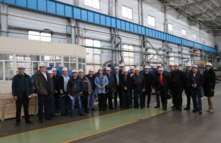 Новокраматорский машиностроительный завод произвел впечатление на попавших туда портовиков