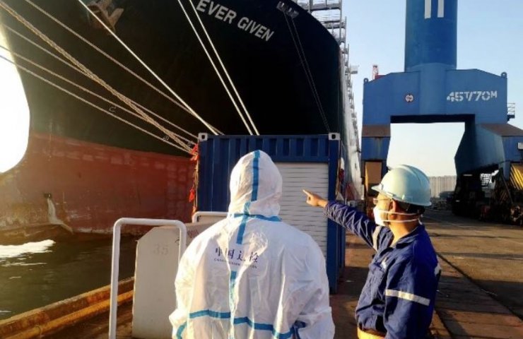 Перекрывшее Суэцкий канал судно Ever Given снова вышло на маршрут из Азии в Европу
