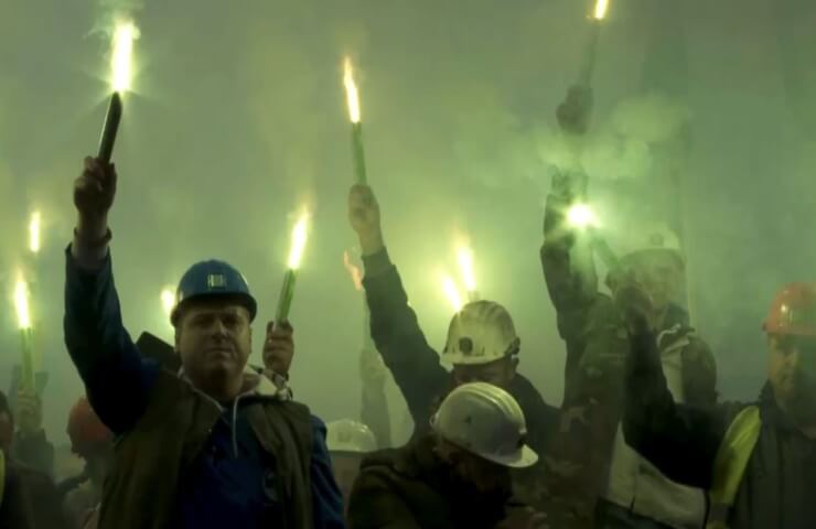 Massive protests of miners began in Bosnia after salary cut to 300 euros